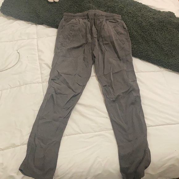 Women’s lightweight pants size small. - Picture 1 of 5